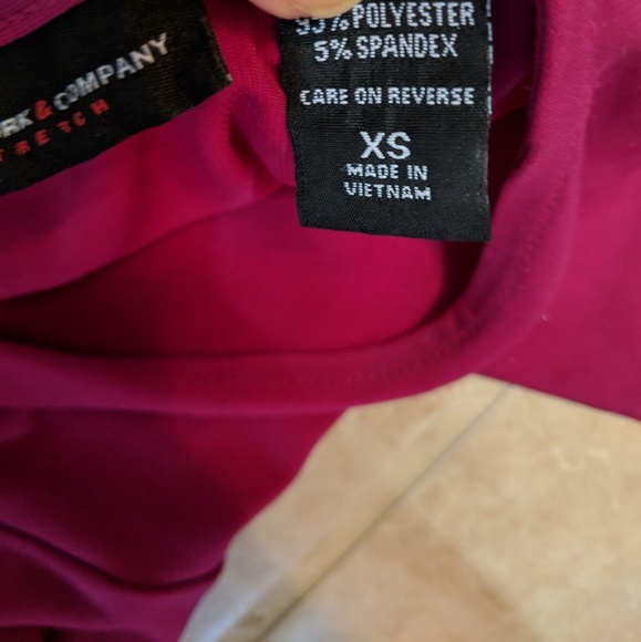 Flattering fuchsia top - Picture 2 of 2